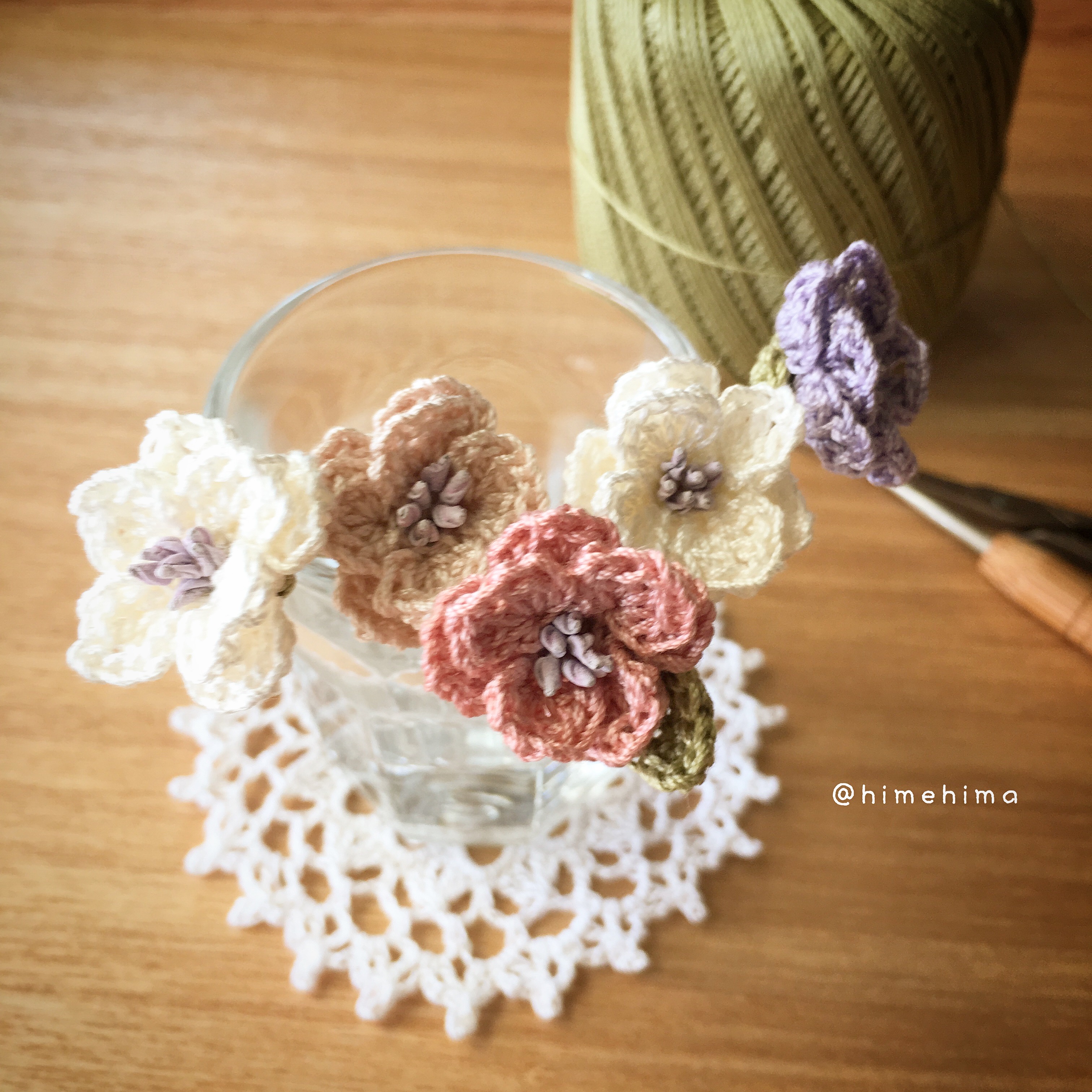 動画解説付き 花モチーフに付ける茎の作り方 かぎ針編みとレース編みの無料編み図サイト By Hime Hima